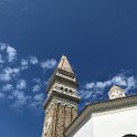 10. Pohled na baptisterium a zvonici v Pirani